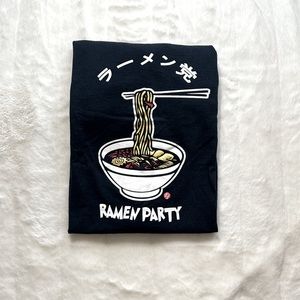 Men’s navy blue tee